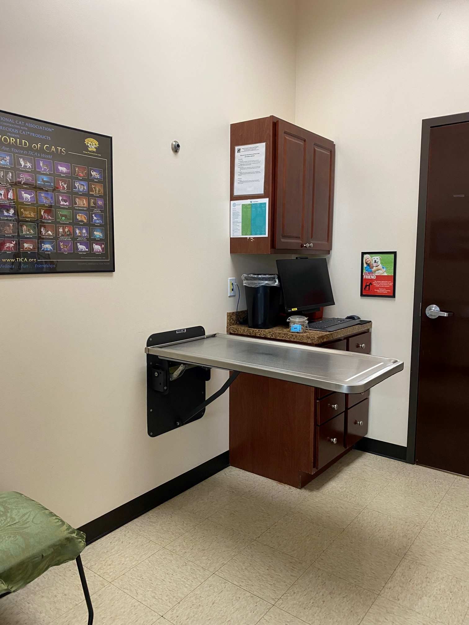 Randall Orchard Crossing Animal Hospital's Room 3