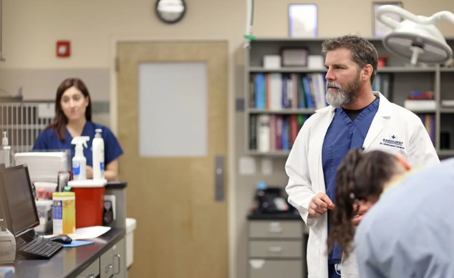 Photo of doctors discussing at Oakhurst Veterinary Hospital Photo of doctors discussing at Oakhurst Veterinary Hospital