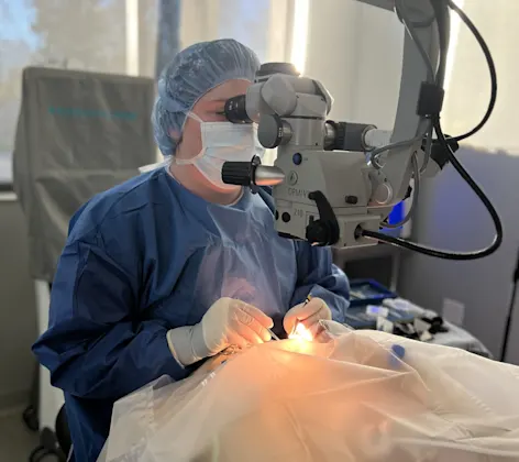 Dr. Quantz perfoming surgery(AEH/AESH) 1191, 0541 - Dr. Quantz Dr. Quantz perfoming surgery(AEH/AESH) 1191, 0541 - Dr. Quantz