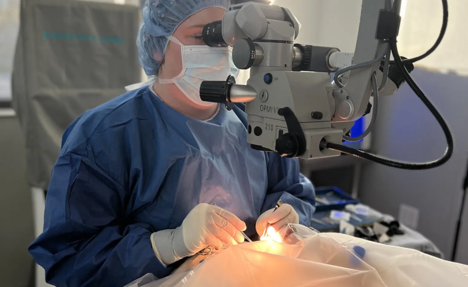 Dr. Quantz perfoming surgery(AEH/AESH) 1191, 0541 - Dr. Quantz Dr. Quantz perfoming surgery(AEH/AESH) 1191, 0541 - Dr. Quantz