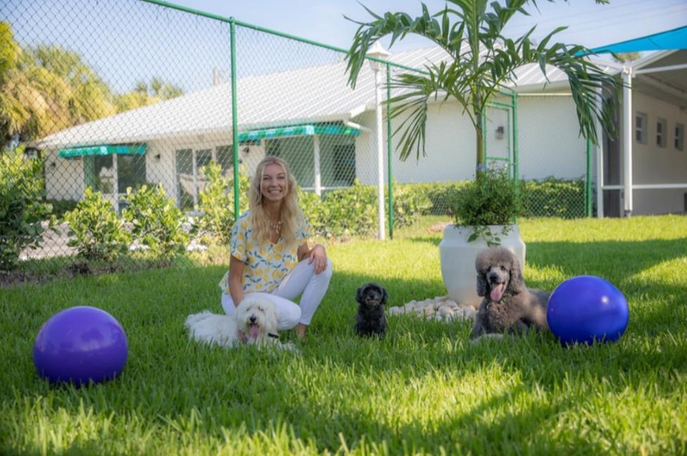 Outdoor area and veterinarian at Vero Beach Veterinary Hospital