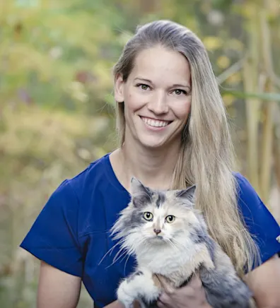 Dr. Franzi Ruder holding a calico cat Dr. Franzi Ruder holding a calico cat