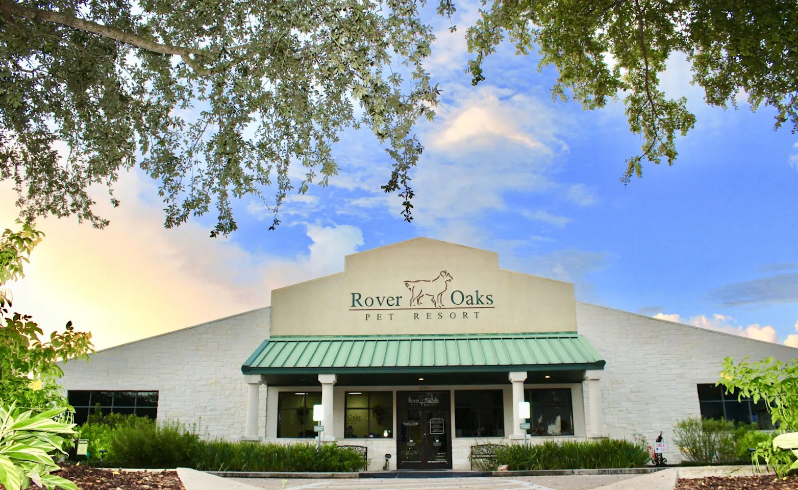 Exterior of Rover Oaks Pet Resort in Houston Exterior of Rover Oaks Pet Resort in Houston