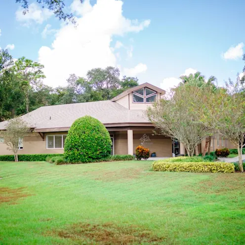 Exterior of University Animal Hospital Orlando with a lot of greenery. Exterior of University Animal Hospital Orlando with a lot of greenery.