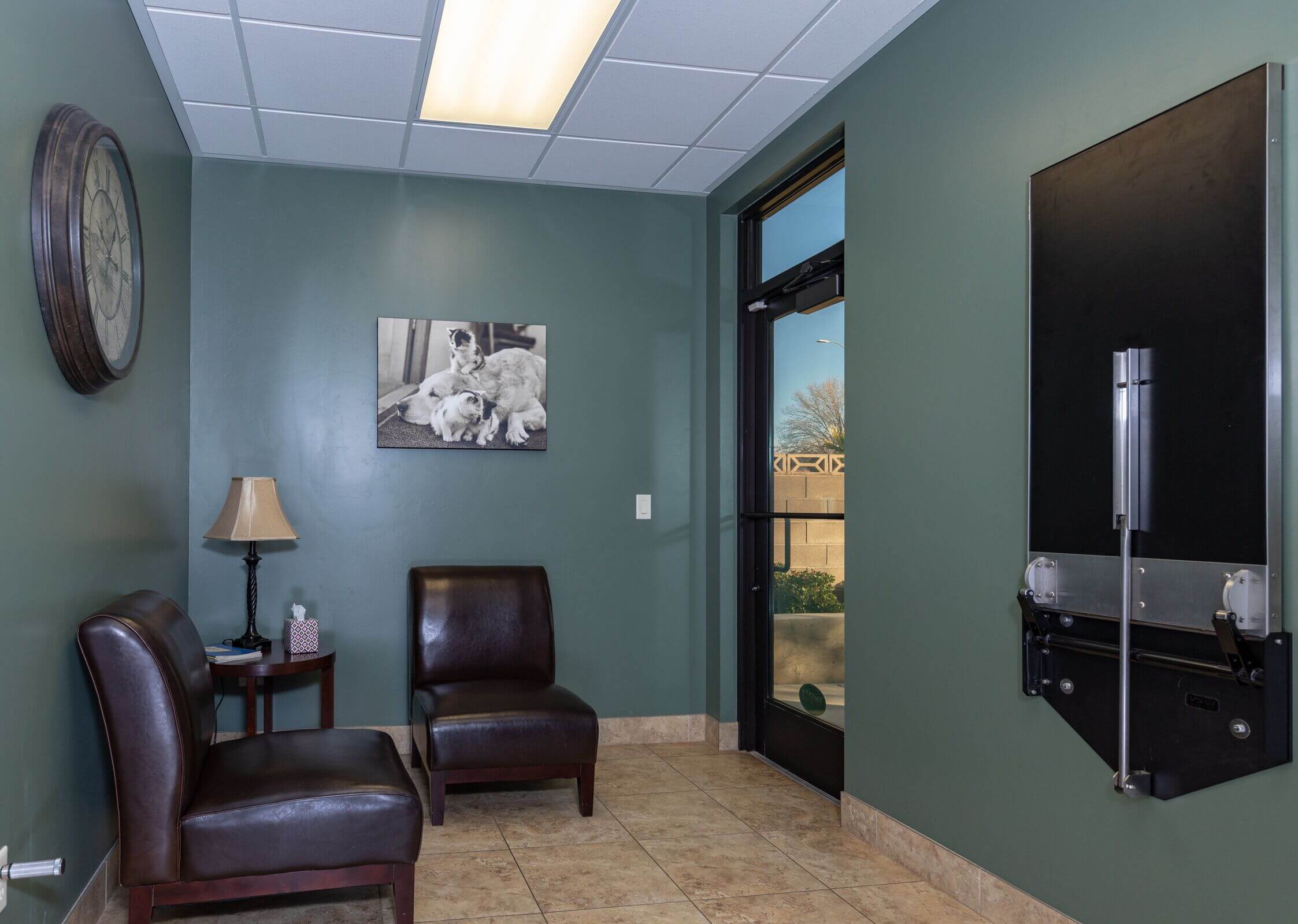 Consultation Room with leather chairs at Red Hills Animal Hospital