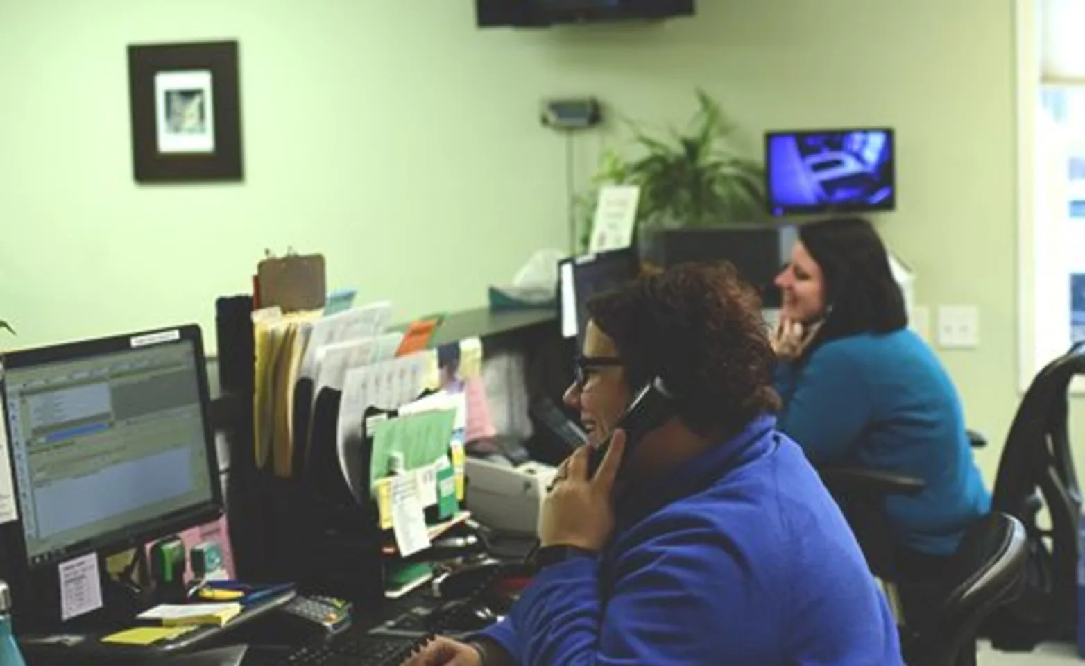 Veterinary Emergency & Specialty Hospital reception staff working in the front office Veterinary Emergency & Specialty Hospital reception staff working in the front office