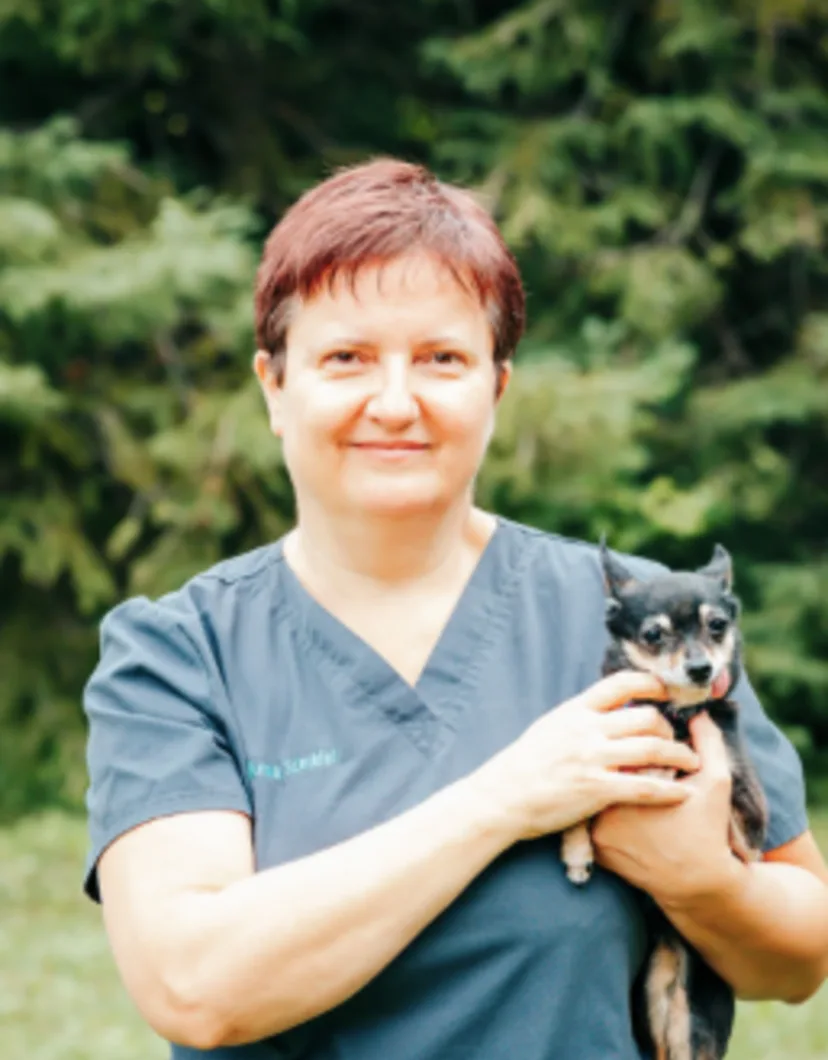Dr. Anna Szmidel holding a small dog