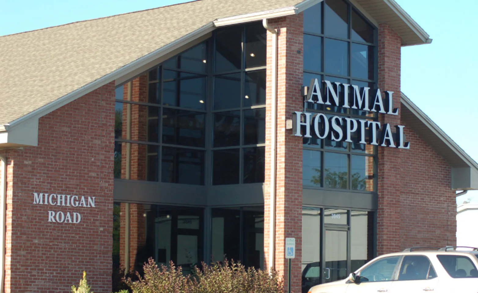 Exterior view of Michigan Road Animal Hospital