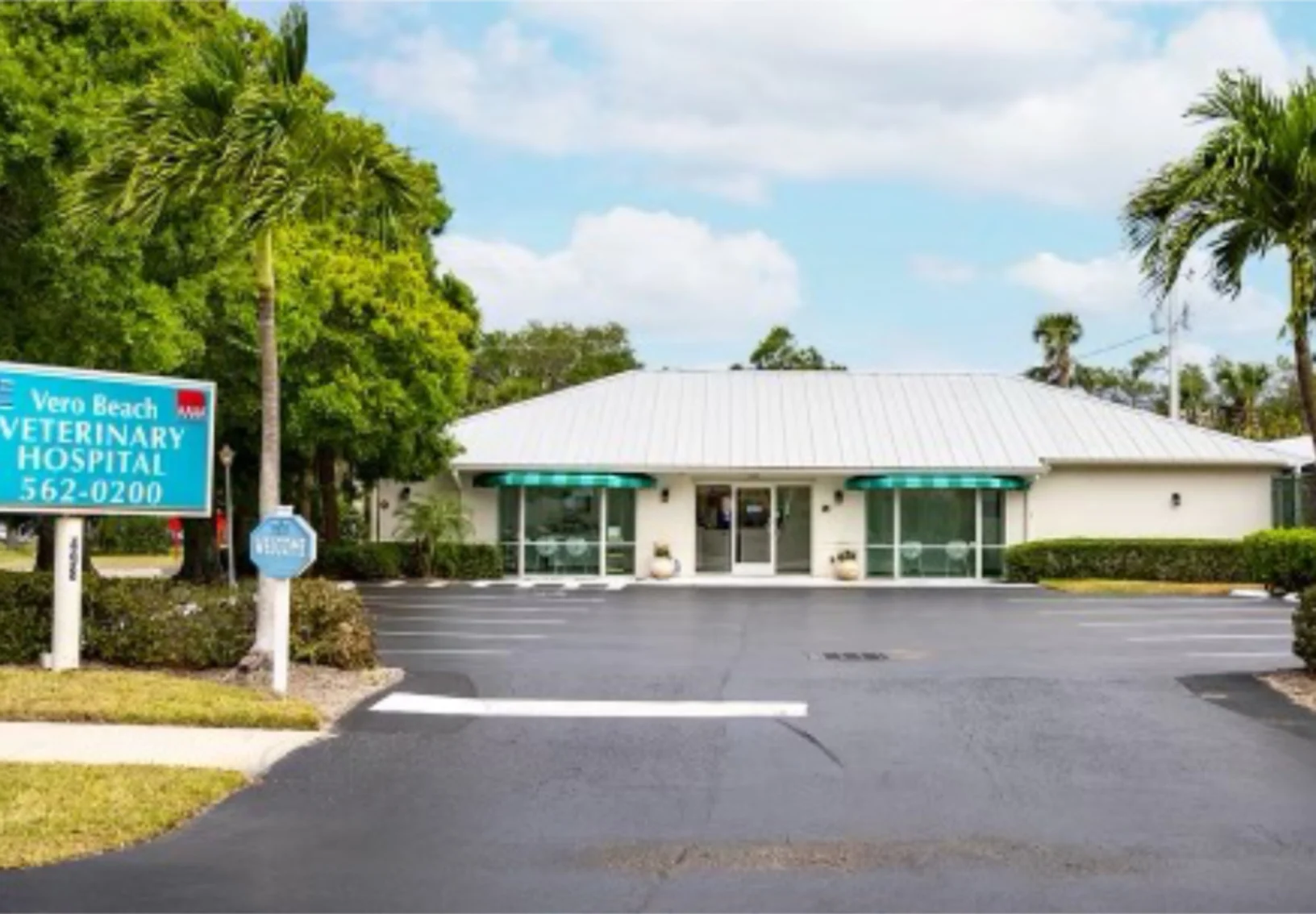Front Exterior of Vero Beach Veterinary Hospital Front Exterior of Vero Beach Veterinary Hospital