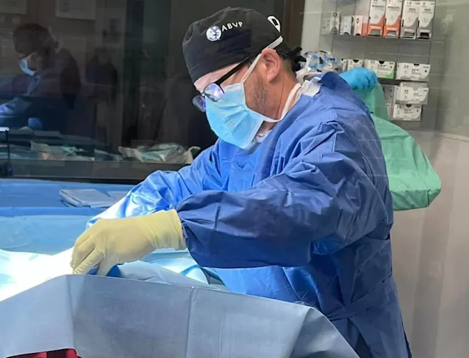 Dr. Nate Chaudoin preforming surgery at NVS Clarksville Dr. Nate Chaudoin preforming surgery at NVS Clarksville