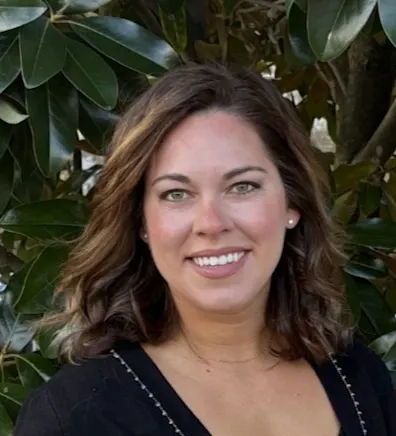 Dr. Lindsay Clark Dr. Lindsay Clark