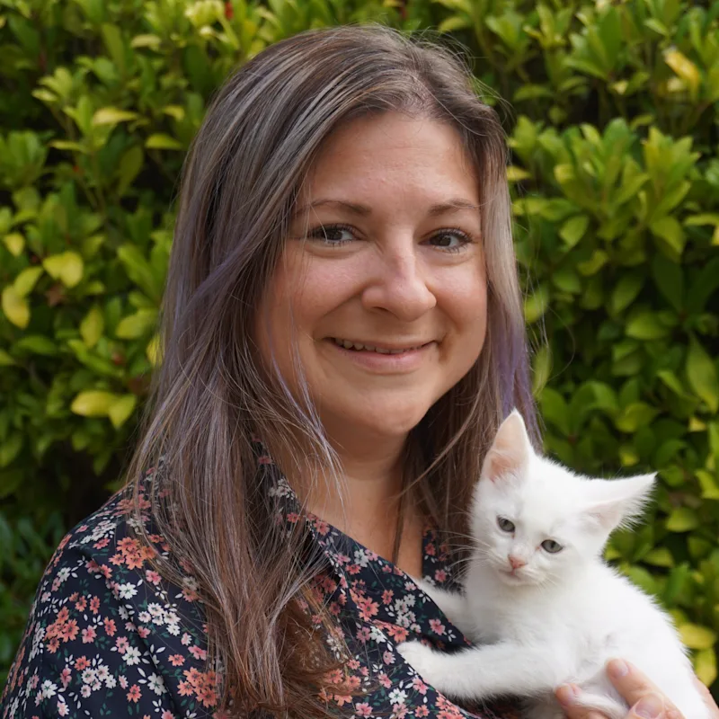 Farleigh Hodgson with a cat Farleigh Hodgson with a cat