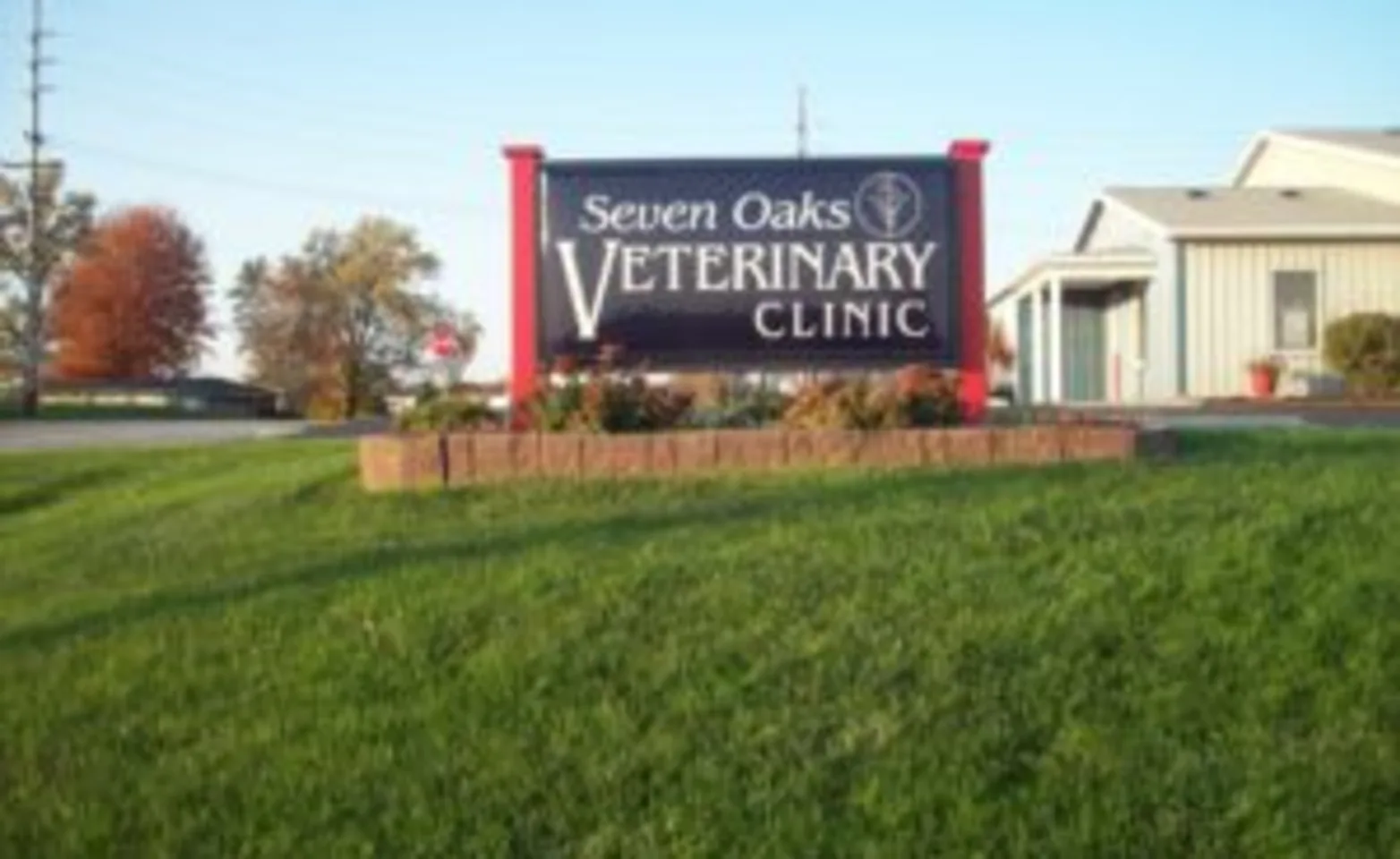 Seven Oaks Veterinary Clinic Sign outside