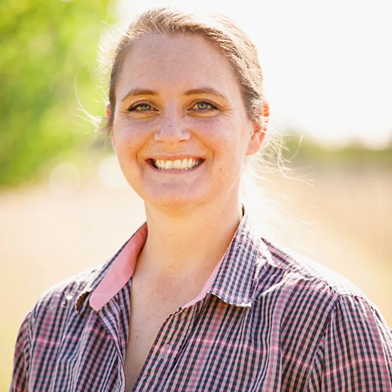 Dr. Michele Roseburg of McKinlay & Peters Equine Hospital Dr. Michele Roseburg of McKinlay & Peters Equine Hospital