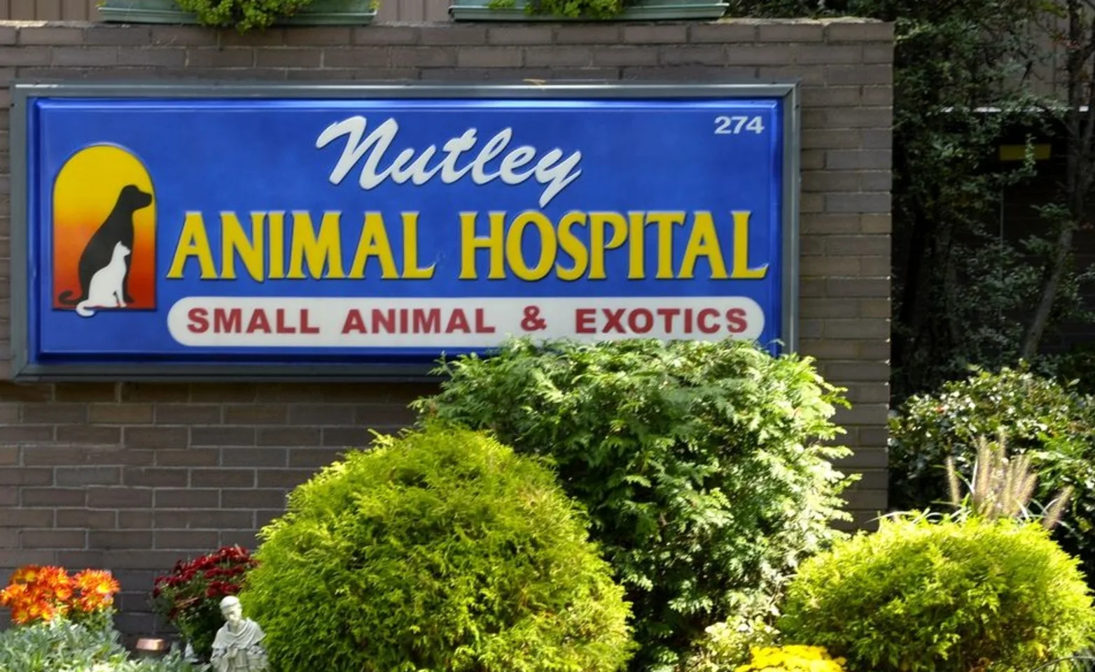 Front of the Nutley Animal Hospital building 