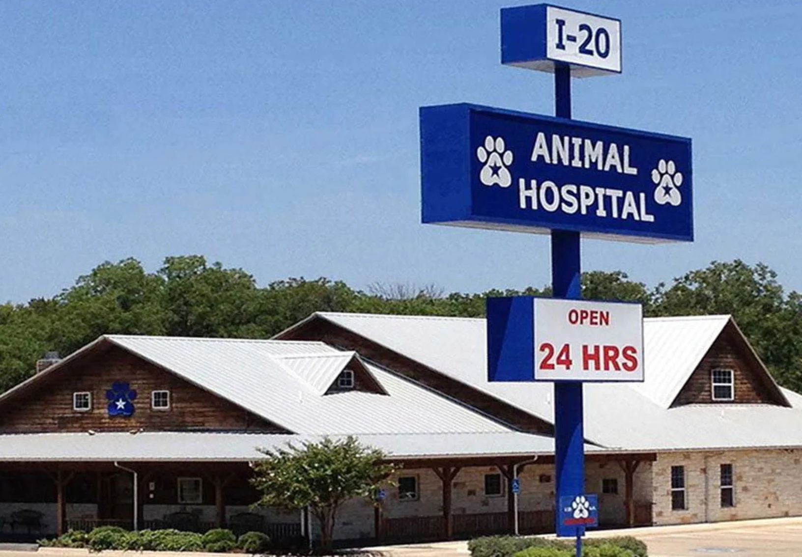 Exterior of I-20 Animal Hospital