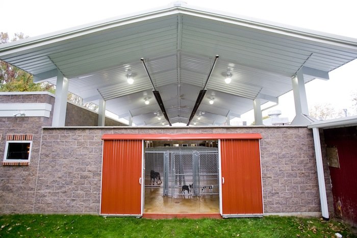 The exterior of Oakhurst Veterinary Hospital's pet hotel