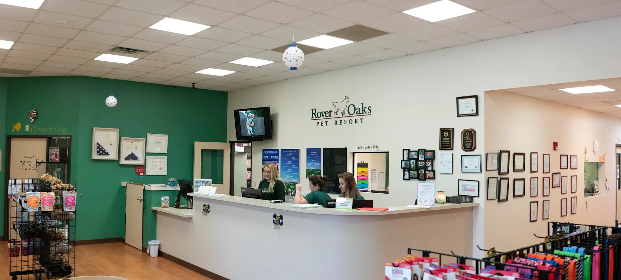 Front Desk at Rover Oaks Pet Resort Front Desk at Rover Oaks Pet Resort