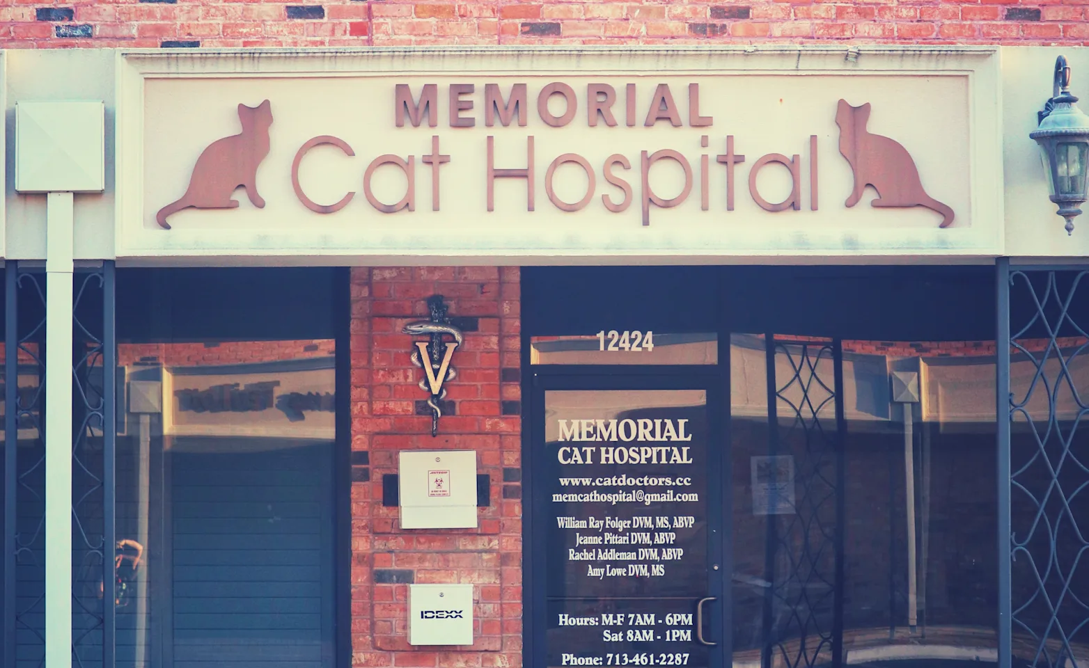 the front exterior of Memorial Cat Hospital the front exterior of Memorial Cat Hospital