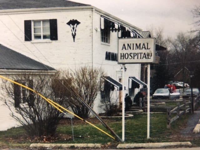 an old photo of Glen Ellyn Animal Hospital from the side
