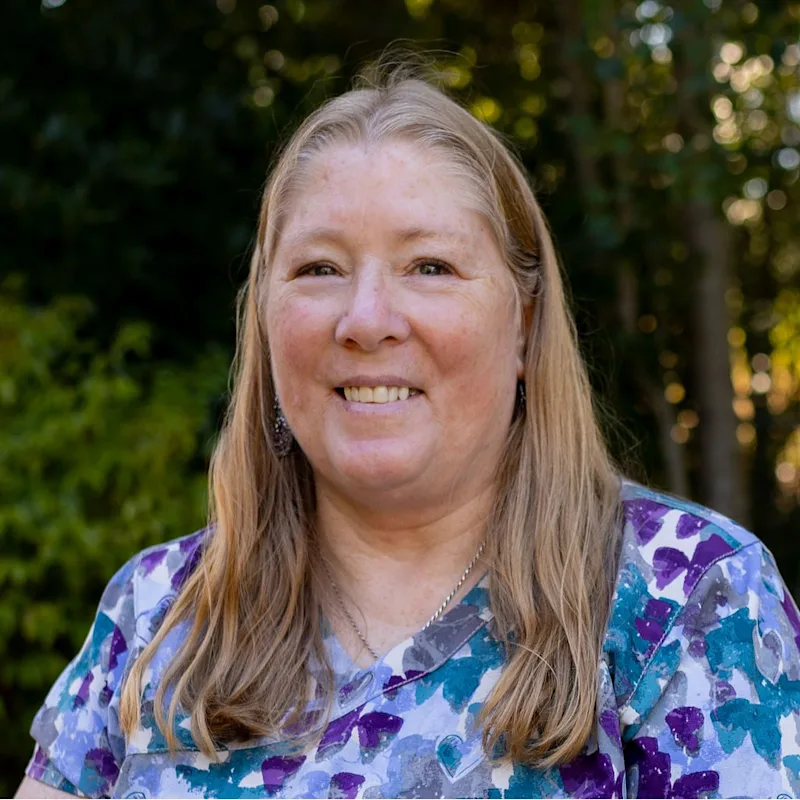 Betsy Fullerton at Angeles Clinic for Animals Betsy Fullerton at Angeles Clinic for Animals