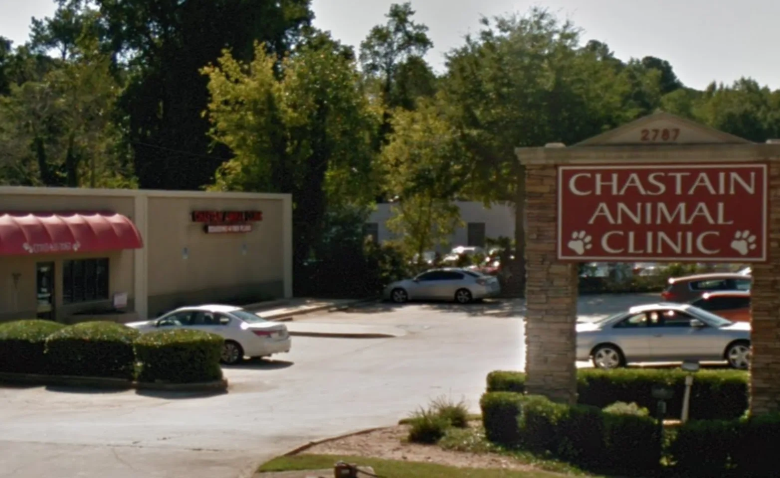 Front Sign/Office of Chastain Animal Clinic