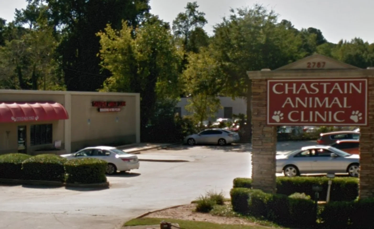 Front Sign/Office of Chastain Animal Clinic Front Sign/Office of Chastain Animal Clinic
