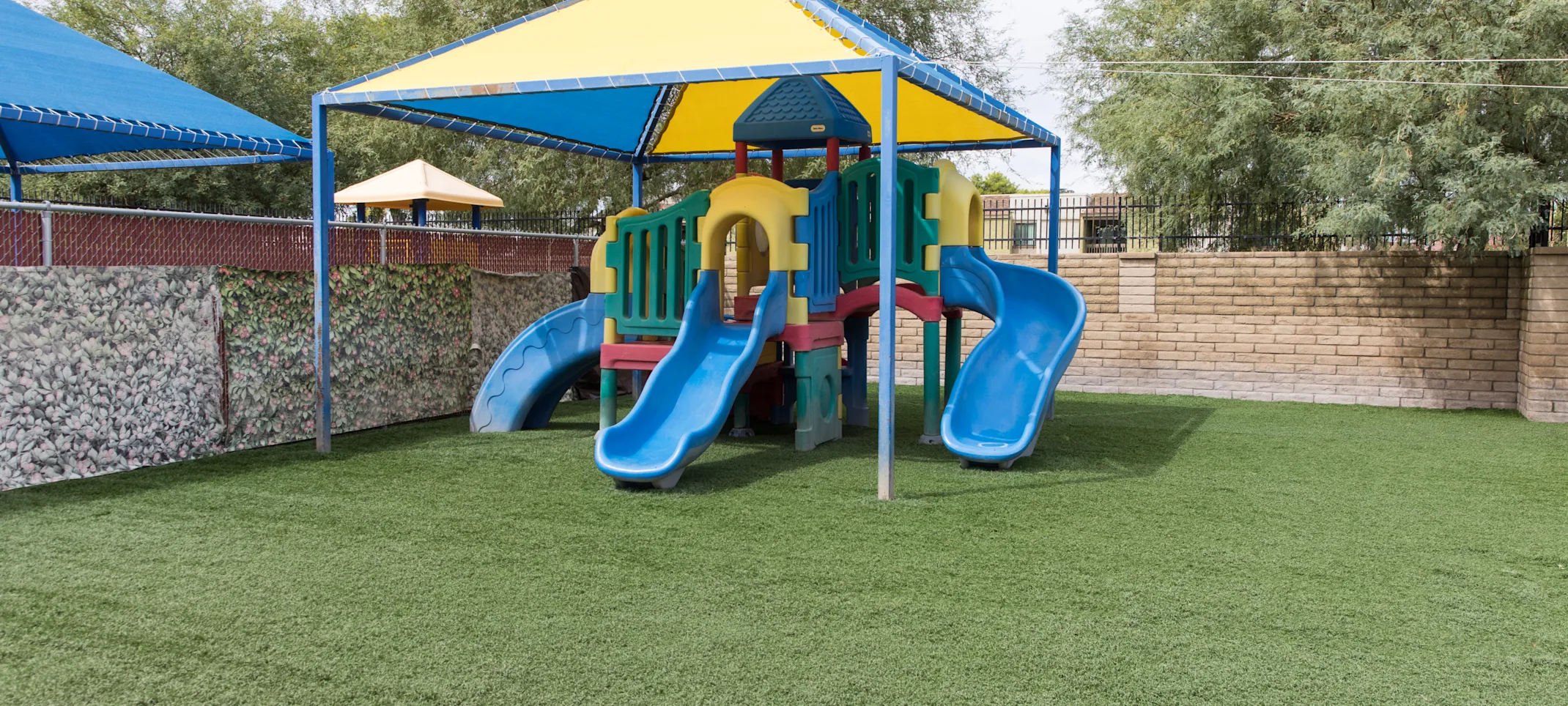 Doggie District - Paradise Valley - Outdoor Slide Doggie District - Paradise Valley - Outdoor Slide