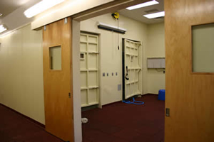 The outpatient bay is used for surgical pre-op, farrier services, or as an additional work room.