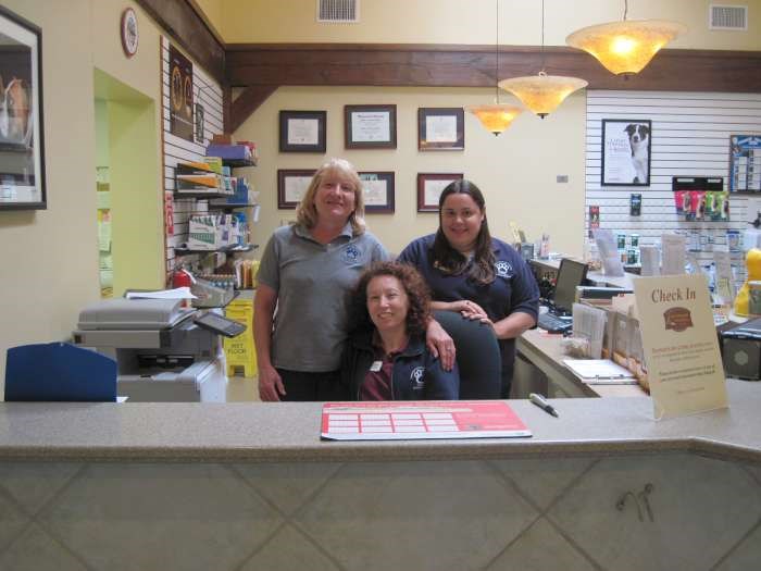 The reception desk at Ludwigs Veterinary Hospital