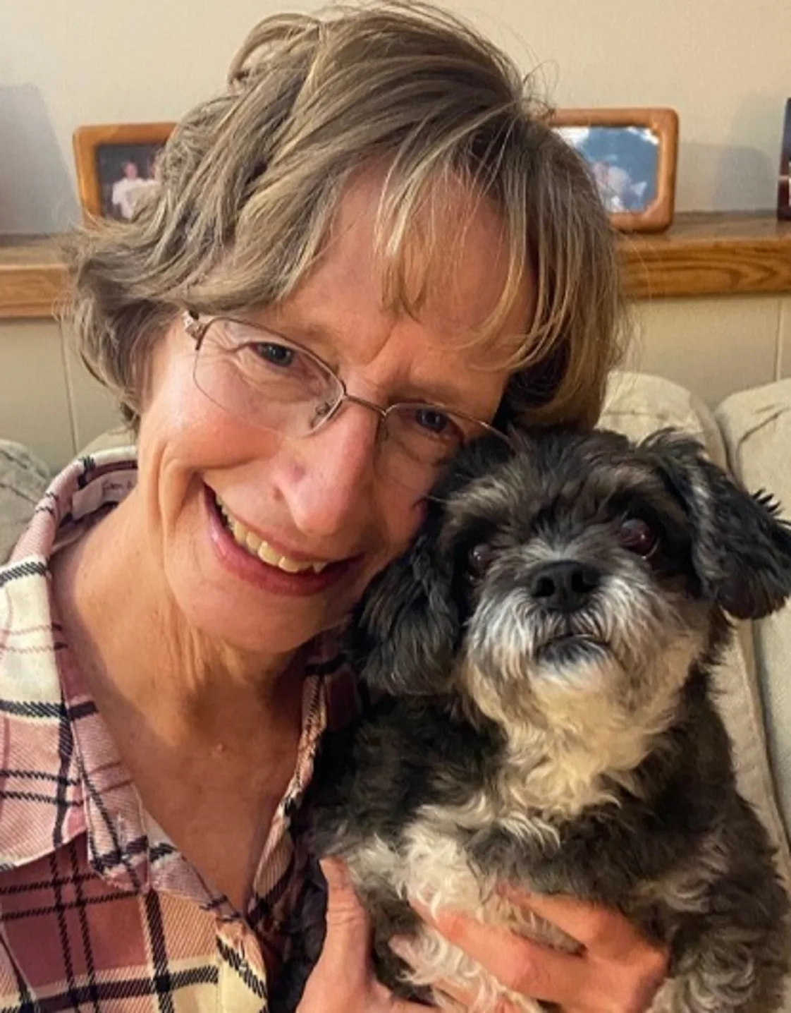 Anna Alberth examining dog Anna Alberth examining dog