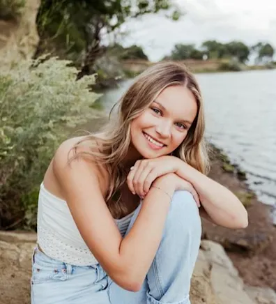 Bella Anderson Bella Anderson