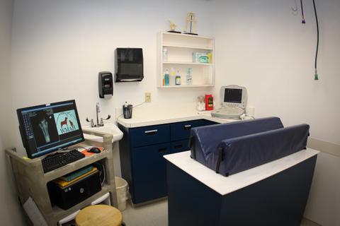 Room with ultrasound equipment 
