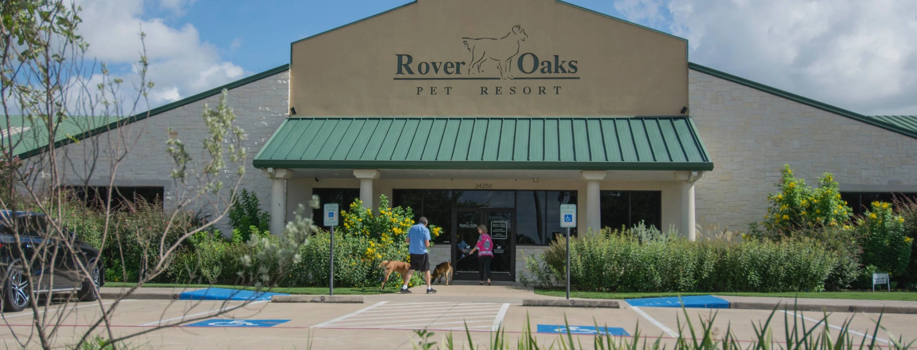 Exterior of Rover Oaks Pet Resort in Katy