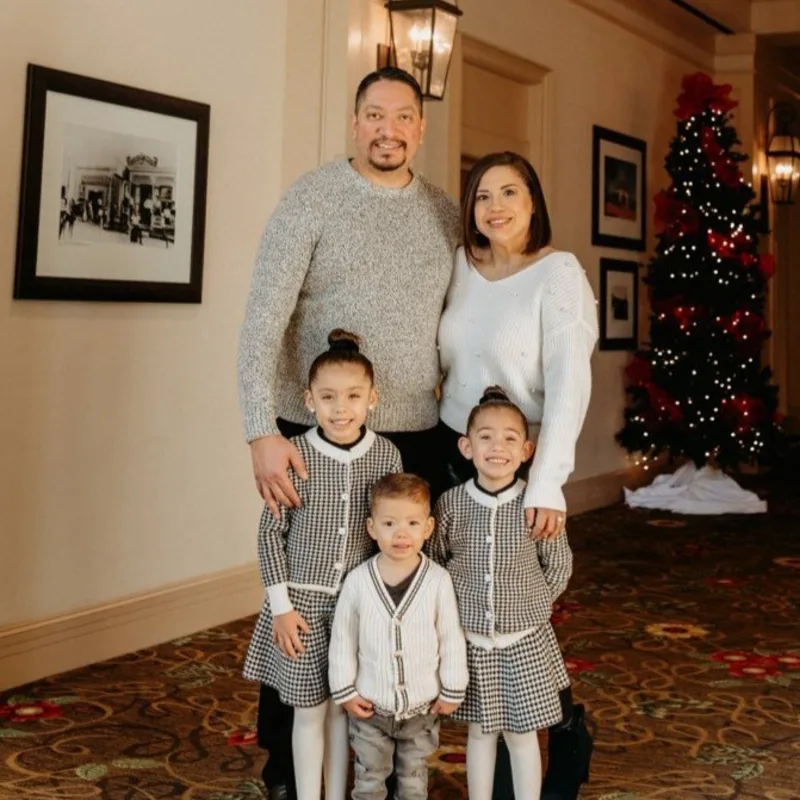 Dr. Gabriel Musquiz Dr. Gabriel Musquiz