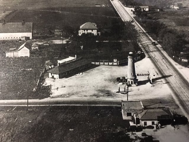 a black and white photo of the corner where Glen Ellyn Animal Hospital sits