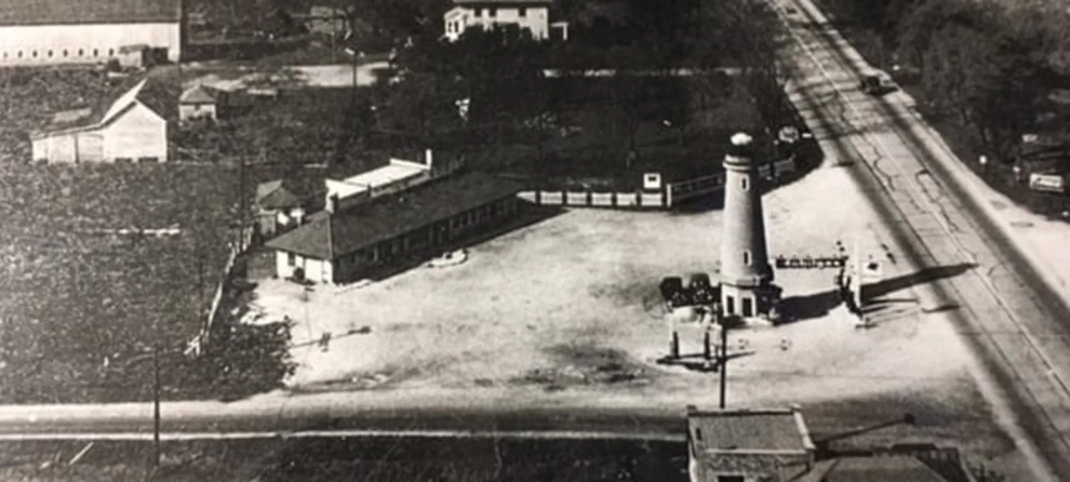 a black and white photo of the corner where Glen Ellyn Animal Hospital sits