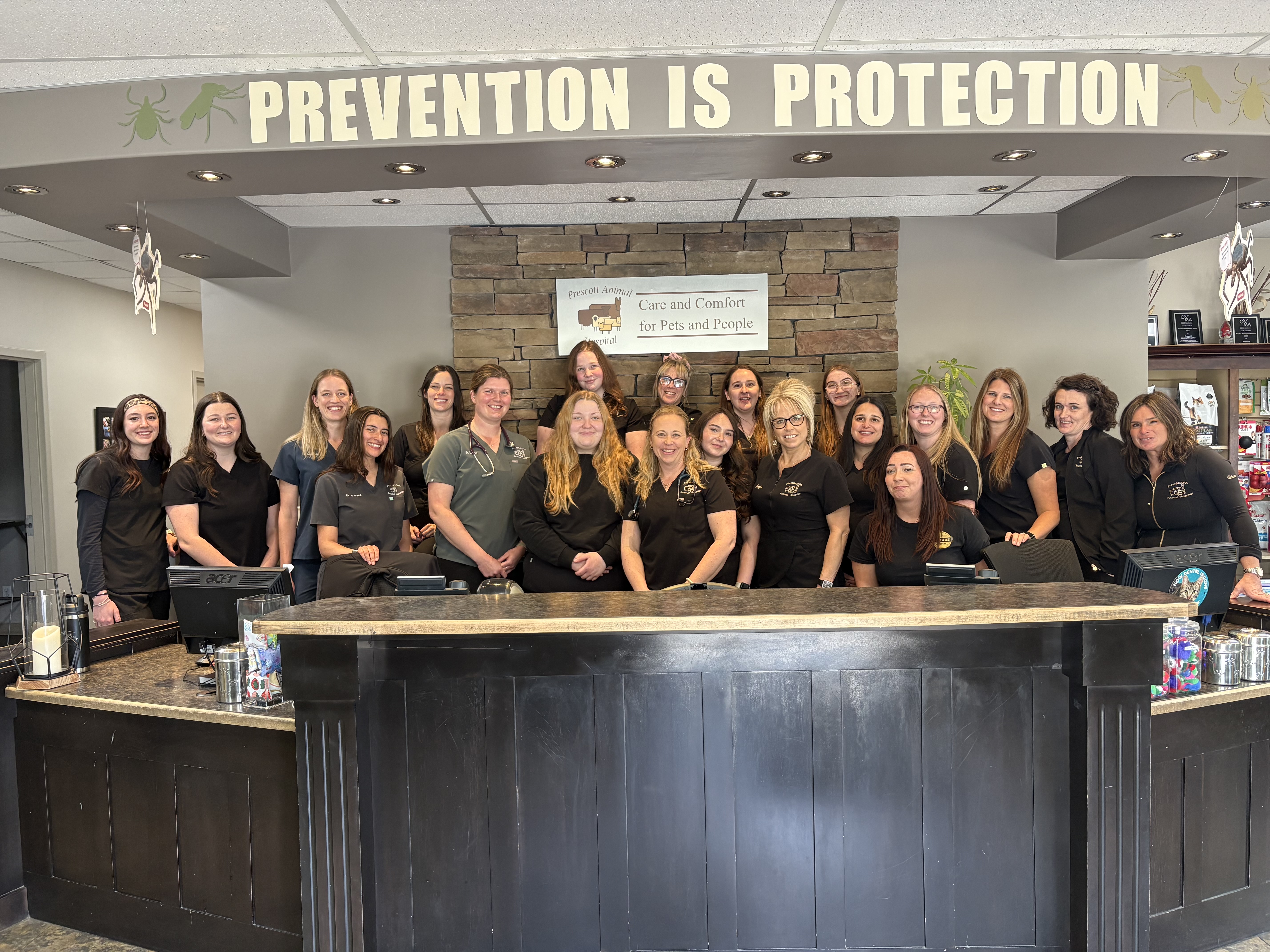  Team in front of front desk