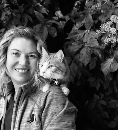 Erika taking a picture with her cat on her shoulder Erika taking a picture with her cat on her shoulder