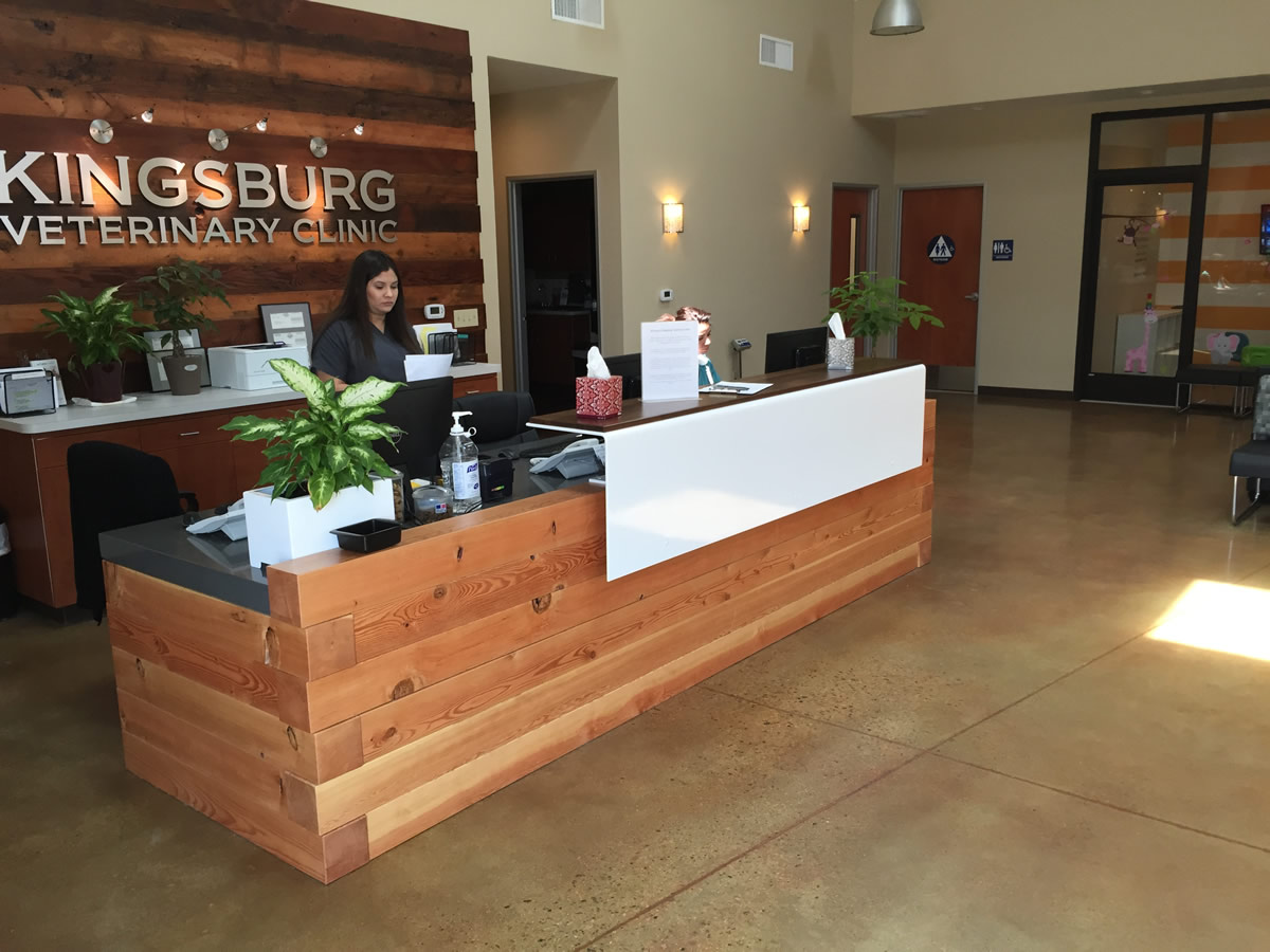 Front Desk of Kingsburg Veterinary Clinic