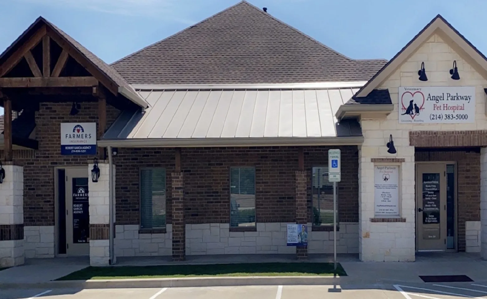 Exterior of Angel Parkway Pet Hospital Exterior of Angel Parkway Pet Hospital