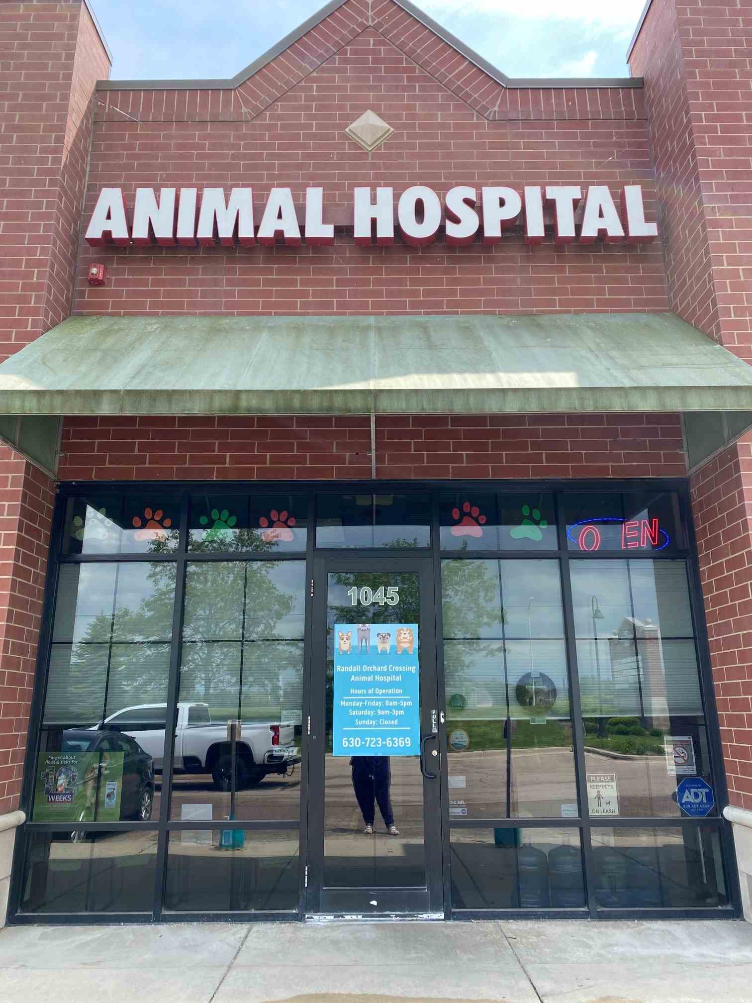 Randall Orchard Crossing Animal Hospital's Front Entrance