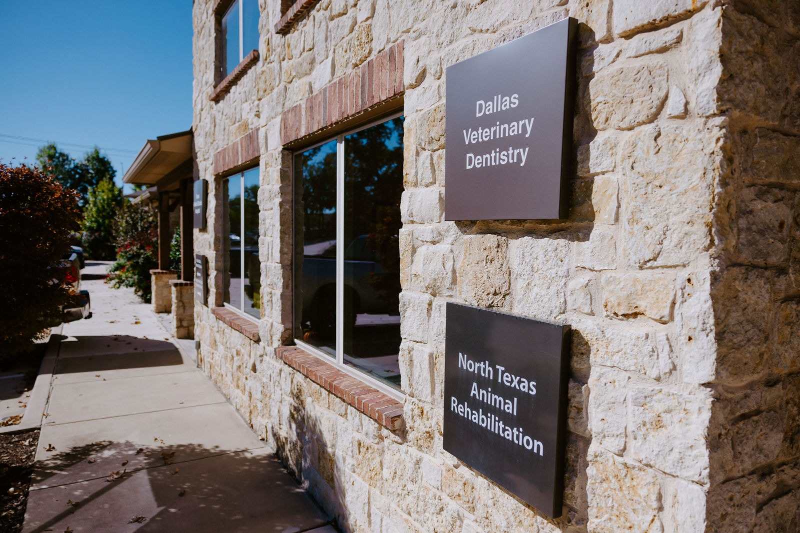 Exterior view of the side of the hospital building.