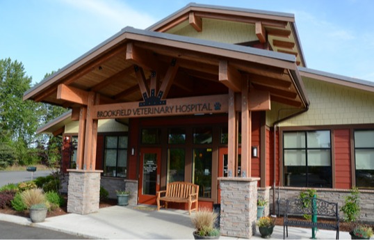 Brookfield Veterinary Hospital 0524 - Entrance