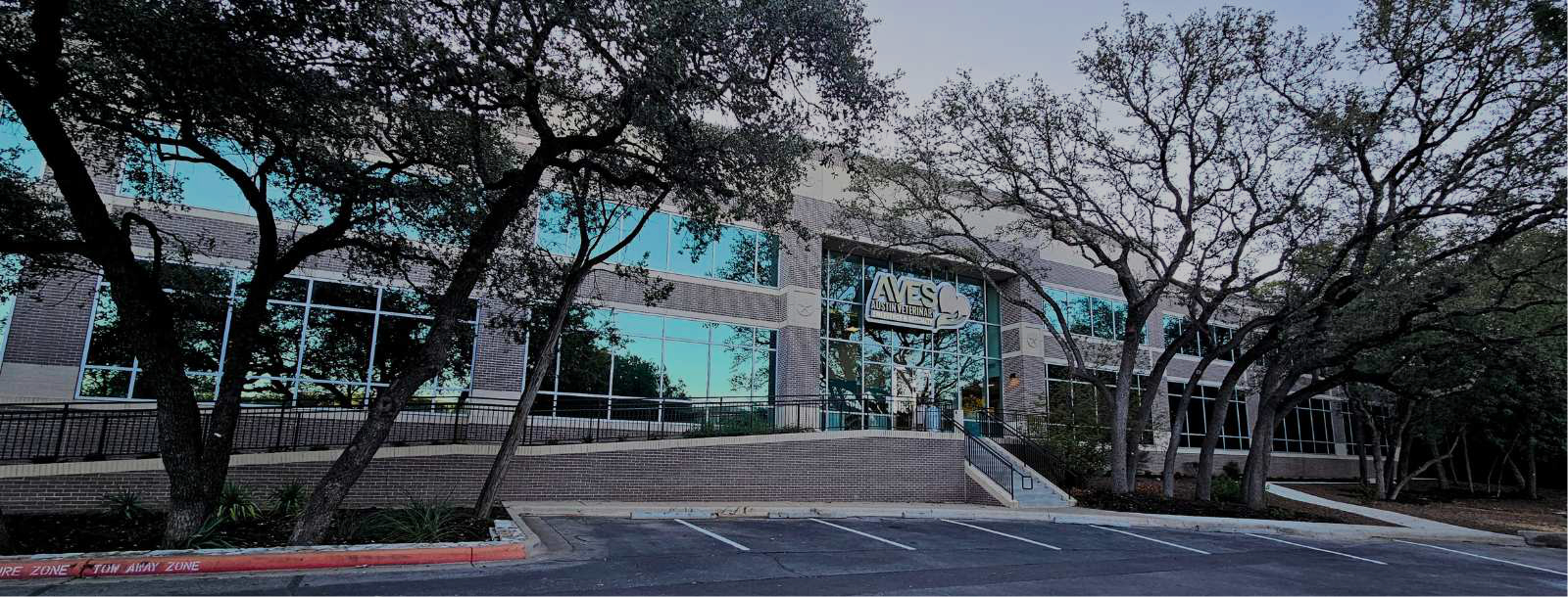 3D Rendering of the southwest side Austin Veterinary Emergency & Specialty's new location.