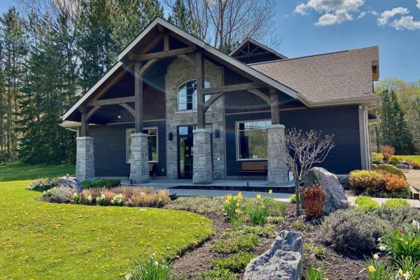 Front View of Huntsville Animal Hospital's Exterior