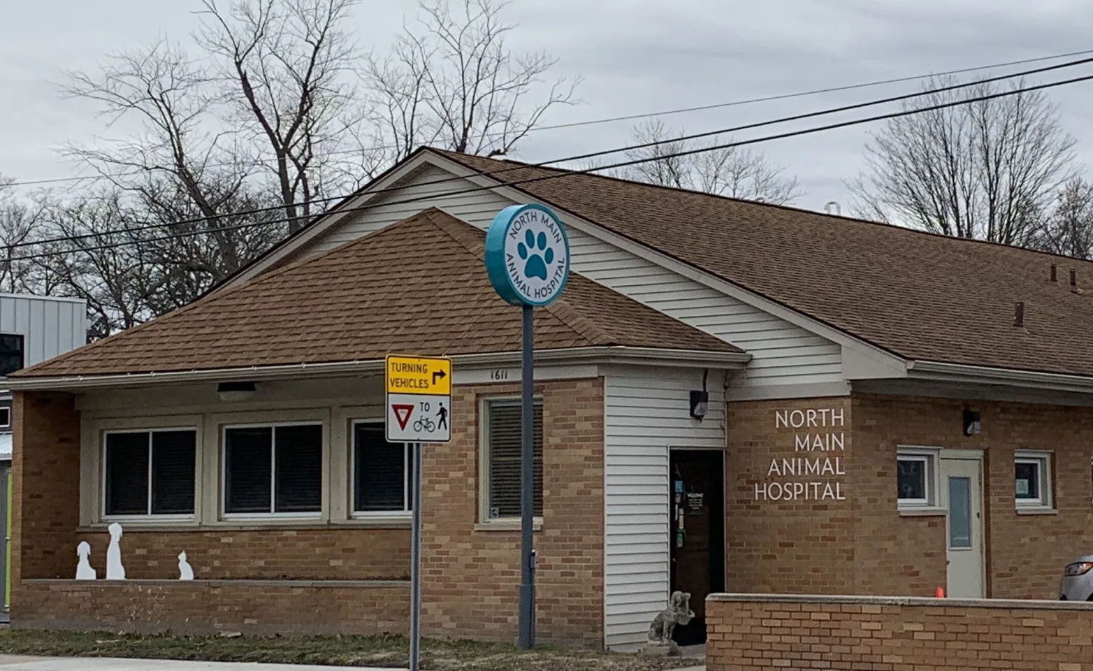 Entrance to North Main Animal Hospital facility Entrance to North Main Animal Hospital facility