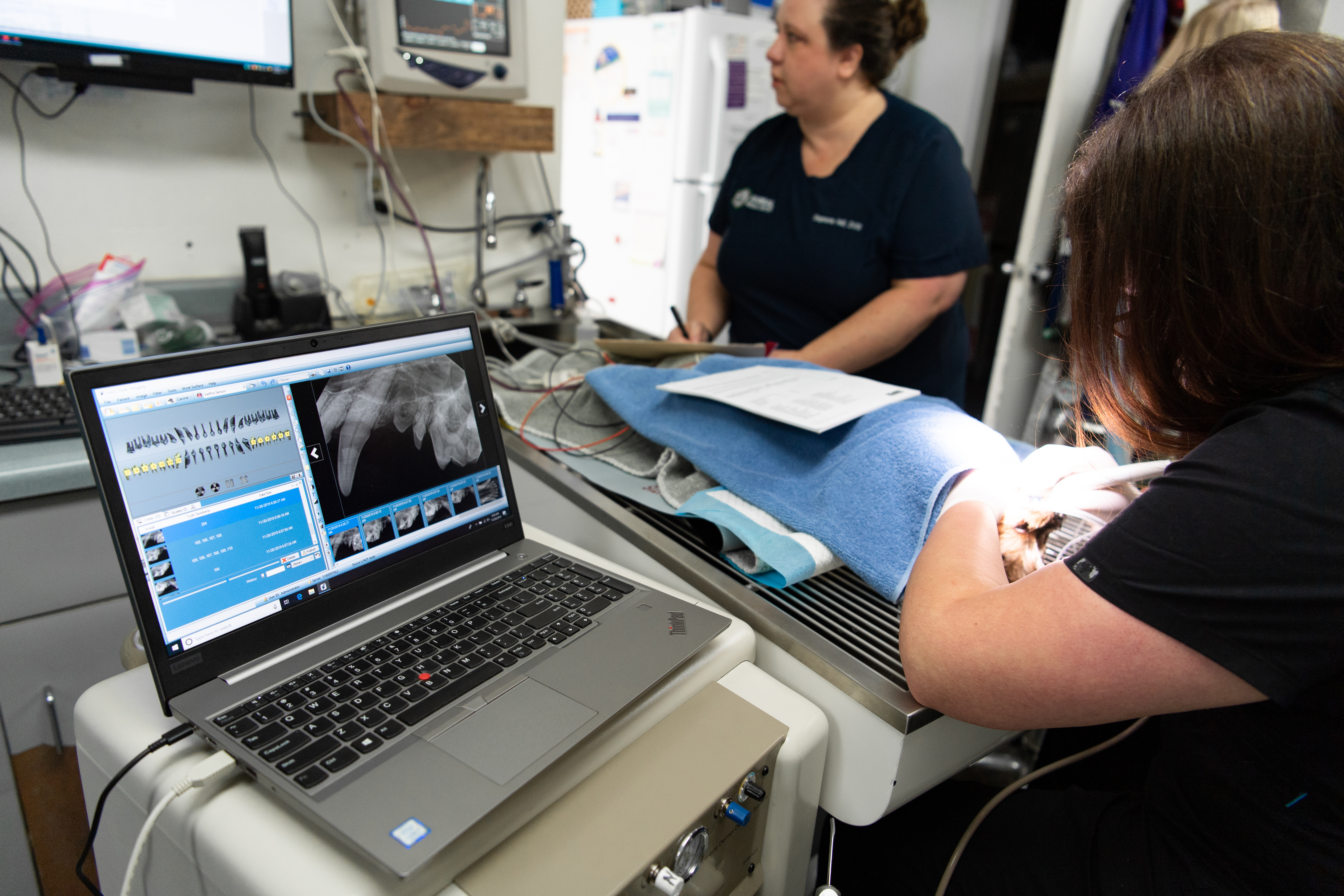 COMPUTER BEING USED IN A SURGERY