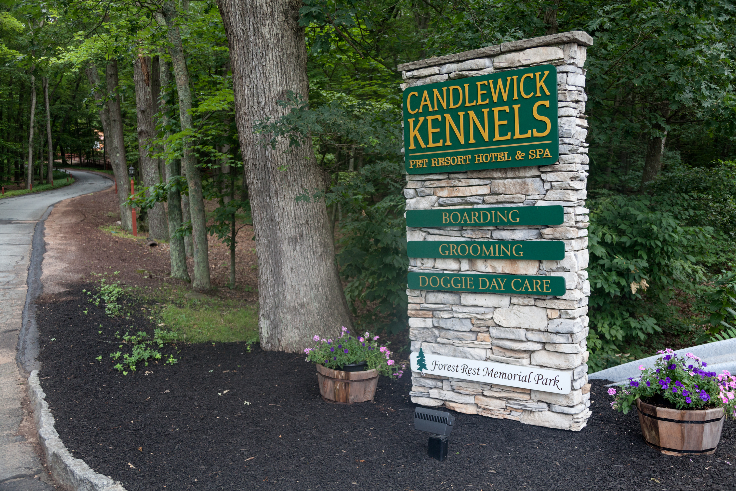Candlewick Kennels Sign