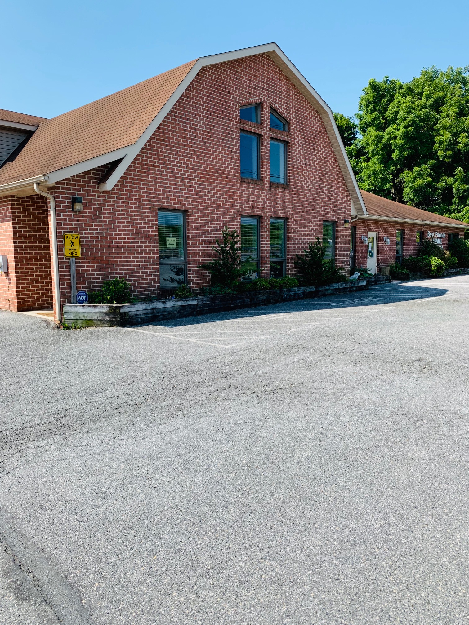 Best Friends Animal Hospital Exterior Photo